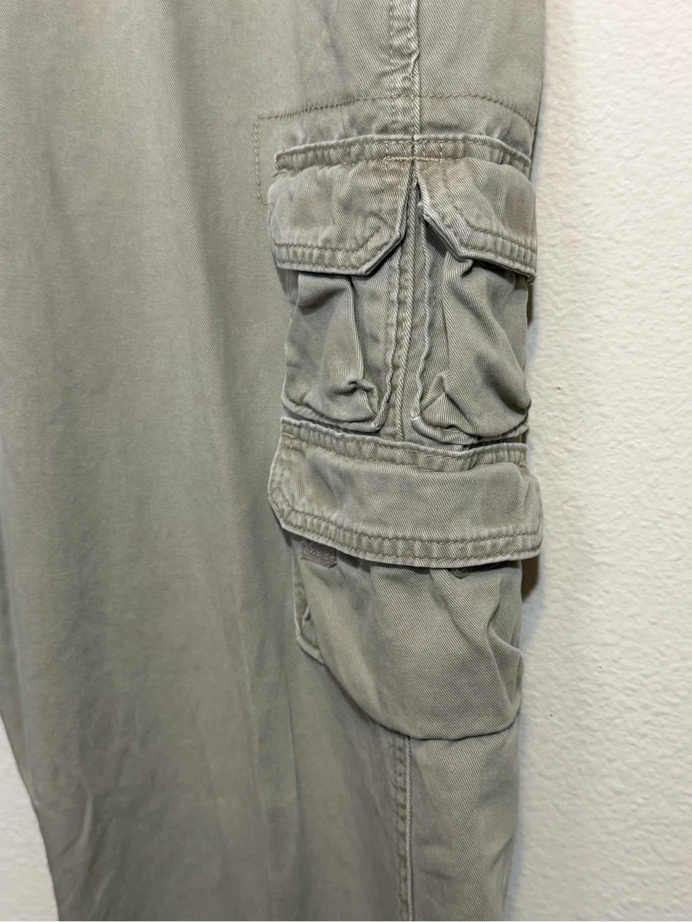 Wrangler Men's Cargo Pants in khaki- Casual Utility Style 42x30